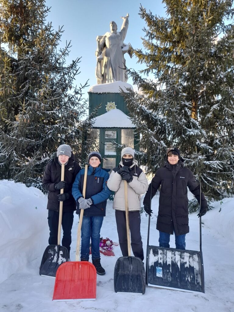 Мочалеевские школьники провели акцию “Дорога к обелиску”