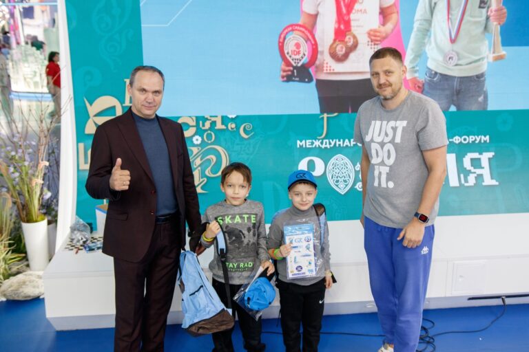 Обыграли всухую: самарские шашисты провели сеанс одновременной игры на ВДНХ