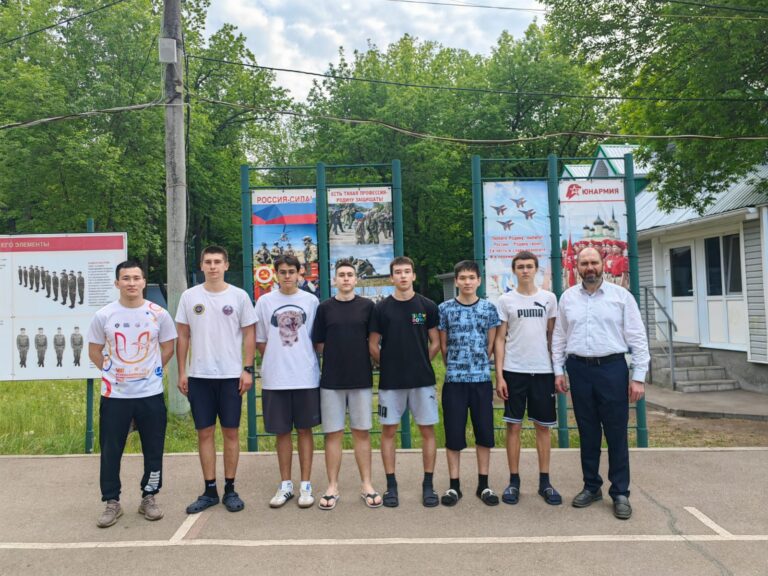 Ученики 10 классов школы “Яктылык” побывали на военных сборах школьников .