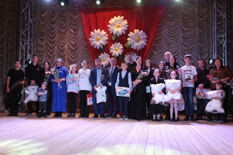 «Все начинается с семьи»