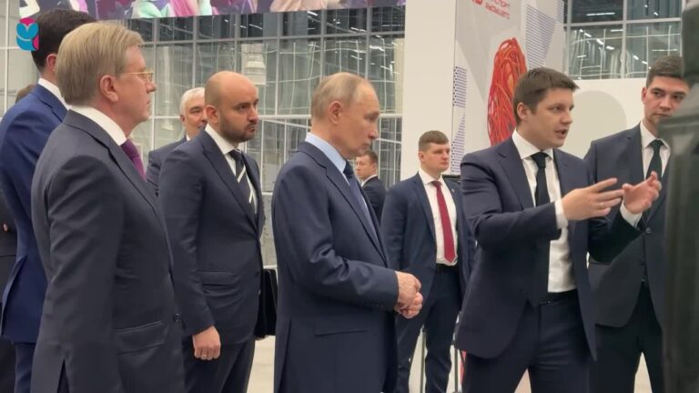 Владимир Путин провел в Тольятти совещание по развитию беспилотной авиации
