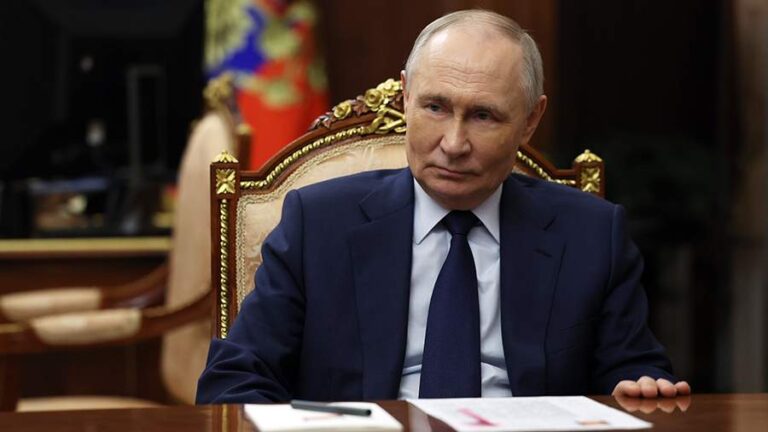 Владимир Путин гвардиячеләрне һөнәри бәйрәмнәре белән котлады