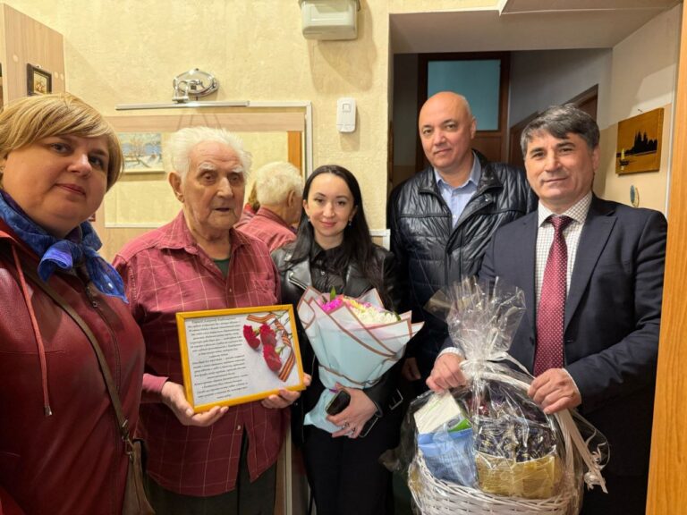В гости к ветерану: живая связь поколений
