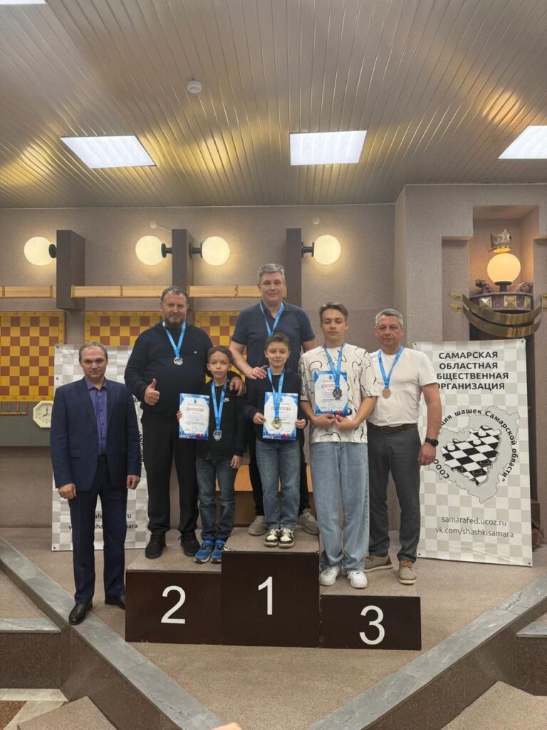 Семья Канюкаевых поучаствовала в командном чемпионете “Шашечная семья”