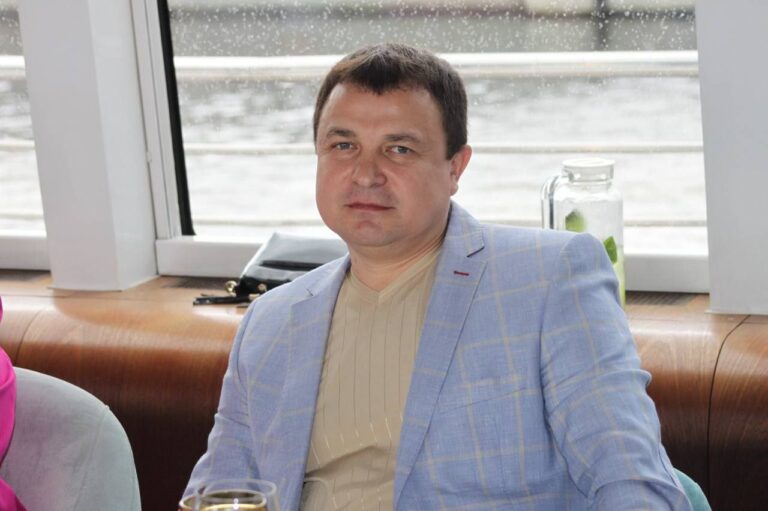 Сегодня принимает поздравления с днём рождения Канюкаев Марат
