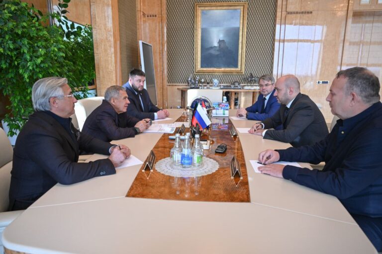 Делегация Самарской области во главе с Губернатором Вячеславом Федорищевым провела рабочую встречу с Раисом Татарстана Рустамом Миннихановым