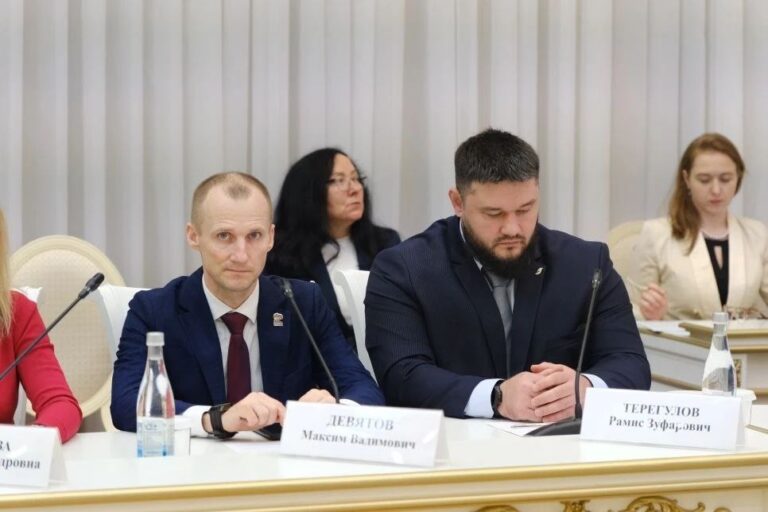 Вячеслав Федорищев провел оперативное совещание правительства